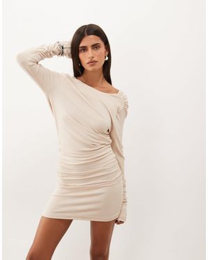 SNDY'S Drapiertes minikleid mit wasserfallausschnitt am rücken und geraffter taille - Natur