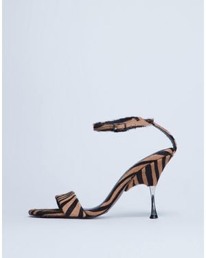 TOPSHOP Fran - chaussures à talon métallique en cuir véritable façon poulain avec imprimé tigré - Blanc
