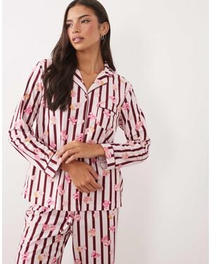 Boux Avenue Ensemble pyjama chemise à manches longues col tailleur et pantalon dans un sac à imprimé rayures s, popcorn et nœud - Rouge