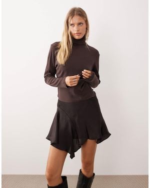 Monki Crinkle Satin Flippy Mini Skirt - Brown