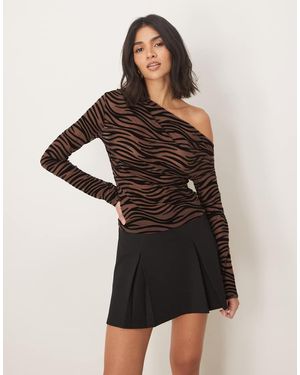 Gina Tricot Top Monospalla Con Manica Lunga Asimmetrico Con Stampa Zebrata Nera - Nero