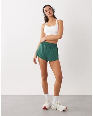 4505 Icon Woven Run Short With Zip Pockets - Green