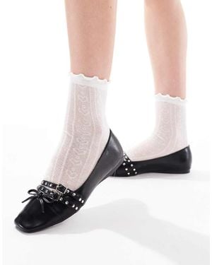 London Rebel Ballerine Nere Verniciate Con Fibbie Con Borchie - Bianco