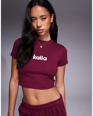 Kaiia – knapp geschnittenes t-shirt mit hohem baumwollanteil - Lila
