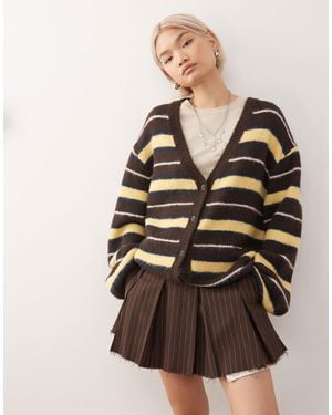 Monki Gilet oversize en maille duveteuse - marron et jaune à rayures