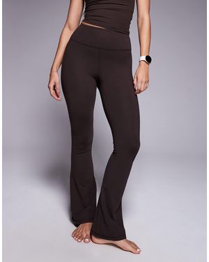 4505 – icon – weiche, ausgestellte yoga-leggings - Schwarz