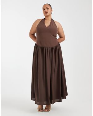 Pretty Lavish Curve Isadora - robe longue dos nu ajustée à taille basse - Marron