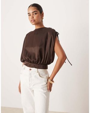 ASOS Top Marrón Moca Drapeado Con Hombros Fruncidos De Satén De