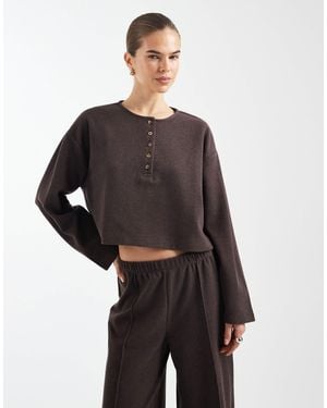 Miss Selfridge – angerautes henley-oberteil - Grau