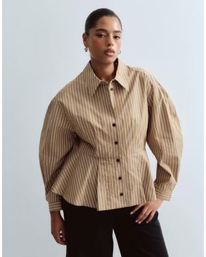 ARRANGE Curve strukturierte hemdbluse mit kragen und schößchen, kontrastknöpfe, camel gestreift - Natur