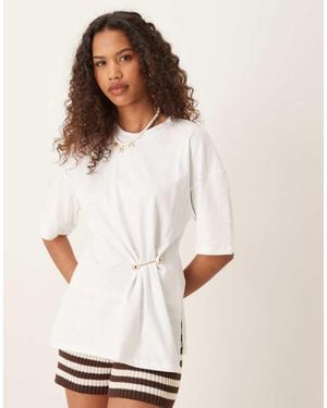ASOS T-shirt With Cinched Waist And Hardware Detail - White
