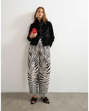 TOPSHOP Co-ord Velvet Knot Detail Jacket With Nero Collar - White