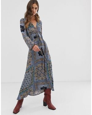 Stradivarius Vestido midi con cuello en V multicolor - Azul
