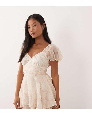 Miss Selfridge Mono Corto Rosa Con Estampado Y Diseño Escalonado De Chifón