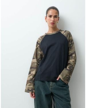 Collusion Raglan Boxy A Maniche Lunghe Nero Con Stampa Mimetica - Blu