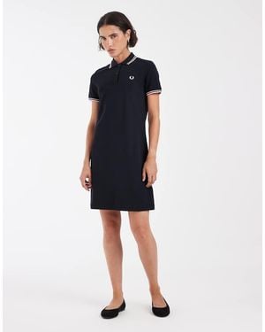 Fred Perry Vestido Polo Con Doble Ribete En Azul Marino Y Ribete Rosa