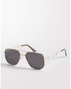 ASOS Metalen Aviator Zonnebril Met Goudkleurig Montuur En Rookglazen - Wit