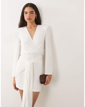 TFNC London Vestito Corto Sinuoso Con Scollo A V E Spalline Imbottite Drappeggiate - Bianco