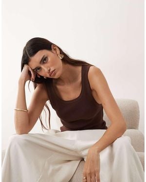 ARRANGE Ribbed Vest With Raw Cotton Trim - Brown