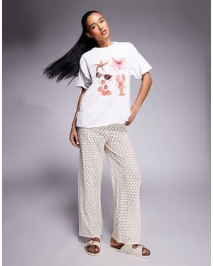 Missy Empire T-Shirt Oversize Bianca Con Stampa Di Oggetti Rossi - Grigio
