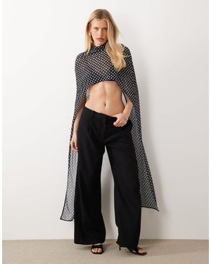 ASOS – bodenlanges cape-oberteil aus bedrucktem netzstoff mit geometrischem muster - Weiß