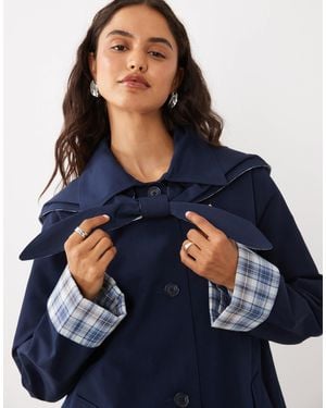 Abercrombie & Fitch Cropped a-linien-trenchcoat mit karodetail - Blau