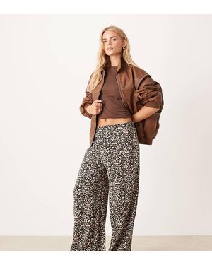 JDY Petite Pantaloni Testurizzati A Fondo Ampio Con Stampa Leopardata - Marrone