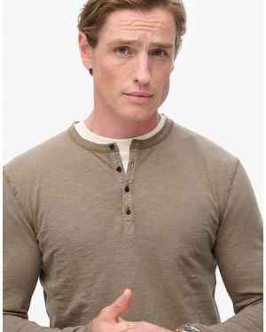 Superdry – langärmliges grandad-oberteil aus jersey - Braun