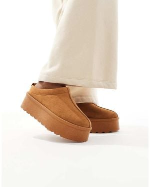 SEQWL Mules Color Tostado Con Plataforma Plana Sin Cierres De - Blanco