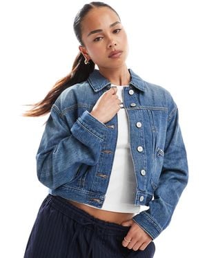 Tommy Hilfiger Pleated Trucker Denim Jacket With Embroidered Detail - Blue