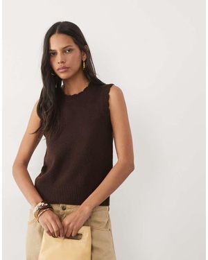 New Look Scallop Edge Knitted Vest - Brown