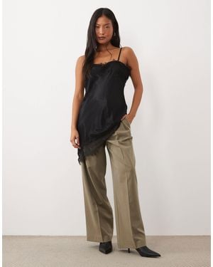 ASOS Petite schmal geschnittene hose mit weitem bein und falten-detail - Grün