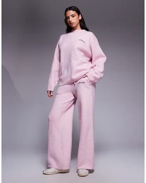 Kaiia Pantalon d'ensemble ample en maille avec broderie logo - pastel - Violet