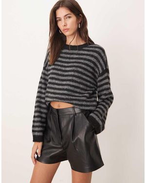 Mango Pantalones Cortos Negros Con Pinzas Delanteras De Cuero Sintético De