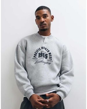 ASOS Oversized Concealed Henley Crew With Front Pigment Print - Grey