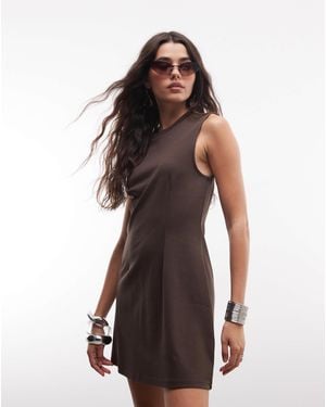 Monki – ärmelloses, tailliertes minikleid - Braun