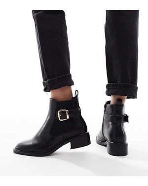 SEQWL Wide Fit Botas Chelsea Negras Con Diseño Elegante Y Detalle De Hebilla Latte De - Negro