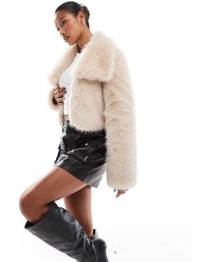 SIMMI Simmi Cropped Faux Fur Oversized Collar Jacket - White