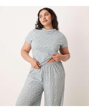 ASOS Camiseta De Pijama Azul Con Diseño Encogido Y Estampado De Florecitas Mix & Match De Asos Design Curve - Gris
