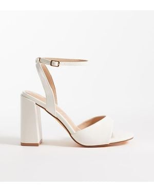 SEQWL Wide Fit Block Heeled Sandals - White