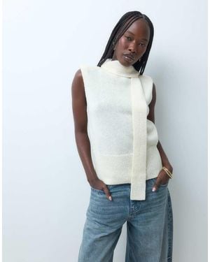 Pretty Lavish Knit Sleeveless High Neck Scarf Top - White