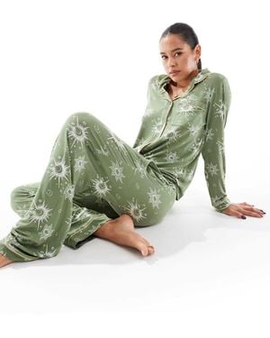 Chelsea Peers Poly Gold Celstial Print Long Sleeve Revere And Trouser Pyjama Set - Green