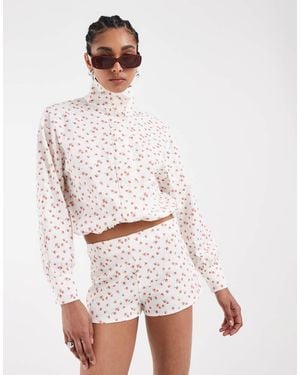 ASOS Co-Ord Set Met Hoogsluitend Pofjack Met Opstaande Boord En Fijne Print - Wit