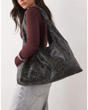 Weekday – schultertasche aus weichem wildlederimitat - Grau
