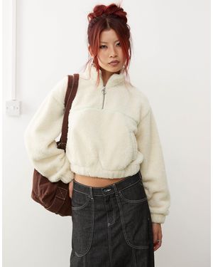 Monki Sweat polaire en imitation peau - Neutre