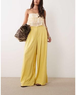 ASOS Pantalones De Sastre Amarillos Vaporosos Con Pinzas Y Cinturilla Ajustada