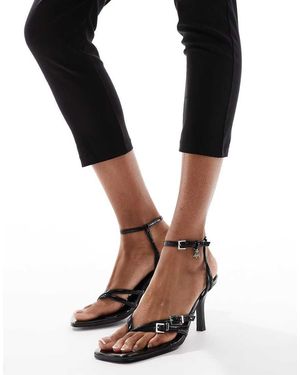 4th & Reckless Sandalen Met Hak En Bandjes Met Gesp En Hangertjes - Zwart