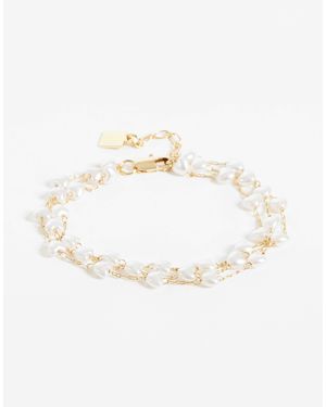 ASOS Bracelet délicat multi-rangs avec chaînes et cœurs en fausses perles - doré - Blanc