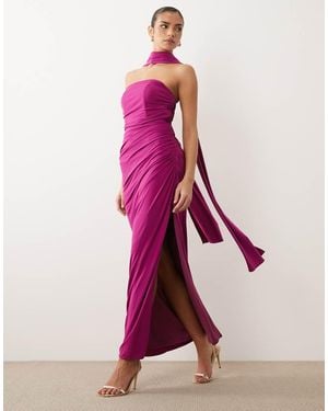 TFNC London Maxi Bandeau-Jurk Van Gladde Stof Met Rimpeleffect En Sjaal - Roze