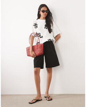 ASOS Camiseta Blanca De Corte Cuadrado Con Bordado Floral Cornely-Blanco - Multicolor